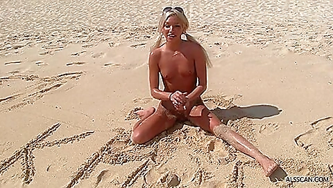 Sexy milf with her sexy ass and pussy