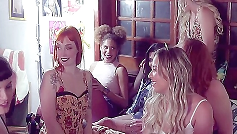 She's arowng ffm hildaiad festivities in derek renowned hot tub