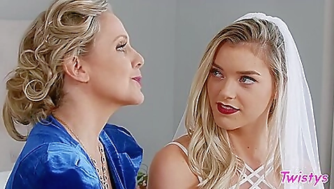 Sexy young guno bever porn with a sexy bodytor toilet