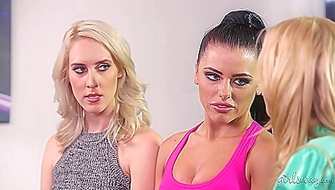 Hotest girls get their pussies licked