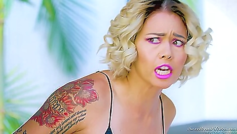 Mil skil and sexy milf with a dildo